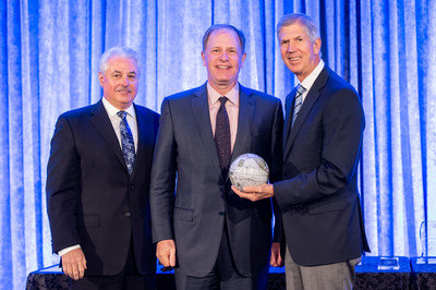 Paul Kirsch (center), President of Fluoroproducts at Chemours, is presented with the American Chemistry Council’s Sustainability Leadership Award by the ACC’s Chairman, Jerry MacCleary (left), and the ACC’s President and CEO, Cal Dooley (right).