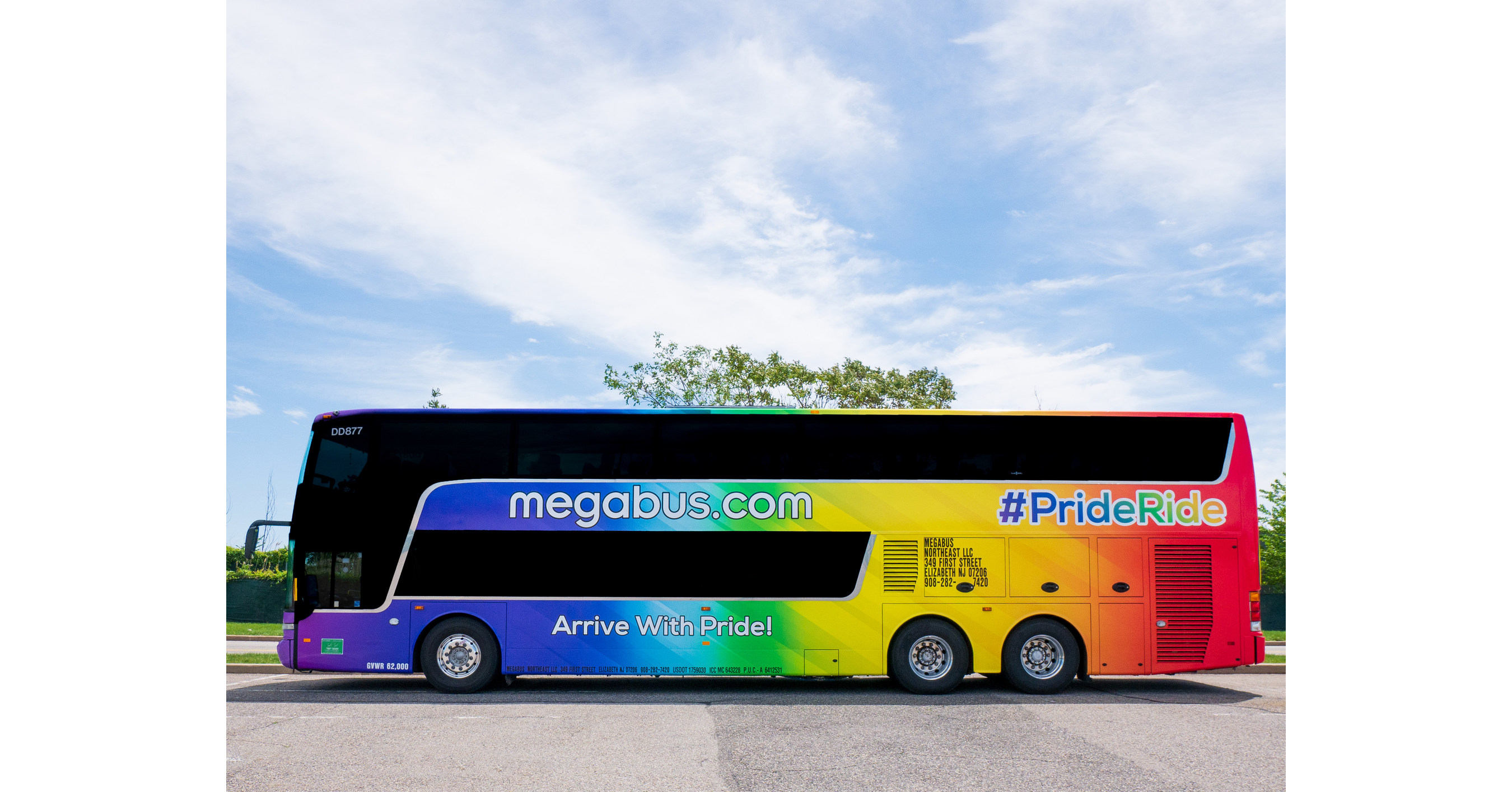 Радуга автобус. Автобус Megabus. Радужные автобусы. Супер мега автобус. Автобус Питер Радуга.