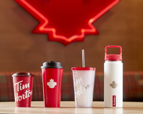 Tim Hortons lance une nouvelle tasse réutilisable qui sera offerte dans ses restaurants dès cet été. (Groupe CNW/Tim Hortons)