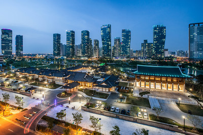 The Songdo International Business District skyline. Developed by New York-based Gale International and Korea’s POSCO E&C, the $35 billion Songdo project is the largest Korea-U.S. joint real estate venture ever developed. Built on 1,500 acres of waterfront property, Songdo was designed as a gateway to Northeast Asia and has become an international model for smart-connected cities and city-scale sustainable development. Songdo is located near Incheon International Airport 40 miles southwest of Seoul.