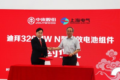 Dr. Zhifeng Liu from Jolywood signs contract with Mr. Xiaobin Cao from Shanghai Electric
