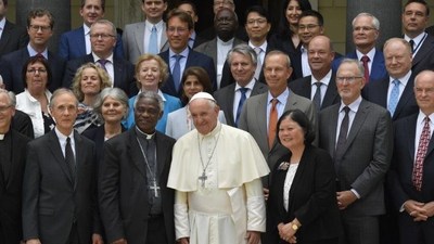 Pope meets with CEO's attending Vatican Dialogue Summit (Vatican Media).