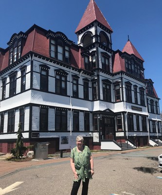 The Honourable Bernadette Jordan, Minister of Rural Economic Development and Member of Parliament (South Shore–St. Margarets), proudly poses in front of the iconic Lunenburg Academy in Lunenburg, Nova Scotia. (CNW Group/Canadian Heritage)