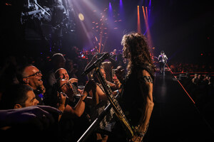 1MORE Headphones Enhance the Onstage VIP Experience during Aerosmith's DEUCES ARE WILD Las Vegas Residency