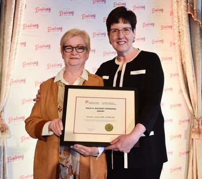 Sarah K. Jones, APR, FCPRS LM (left) receiving the 2019 Philip A. Novikoff Memorial Award from CPRS National President Dana Dean, APR, FCPRS LM (right). (CNW Group/Canadian Public Relations Society)