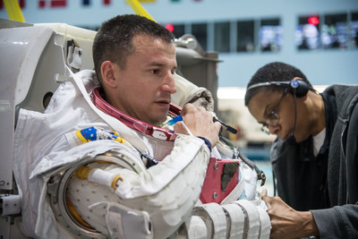 NASA astronaut Andrew Morgan prepares for spacewalk training Jan. 24, 2018, in the Neutral Buoyancy Laboratory at NASA's Johnson Space Center in Houston. Credit: NASA/James Blair NASA astronaut Andrew Morgan prepares for spacewalk training Jan. 24, 2018, in the Neutral Buoyancy Laboratory at NASA's Johnson Space Center in Houston. Credit: NASA/James Blair