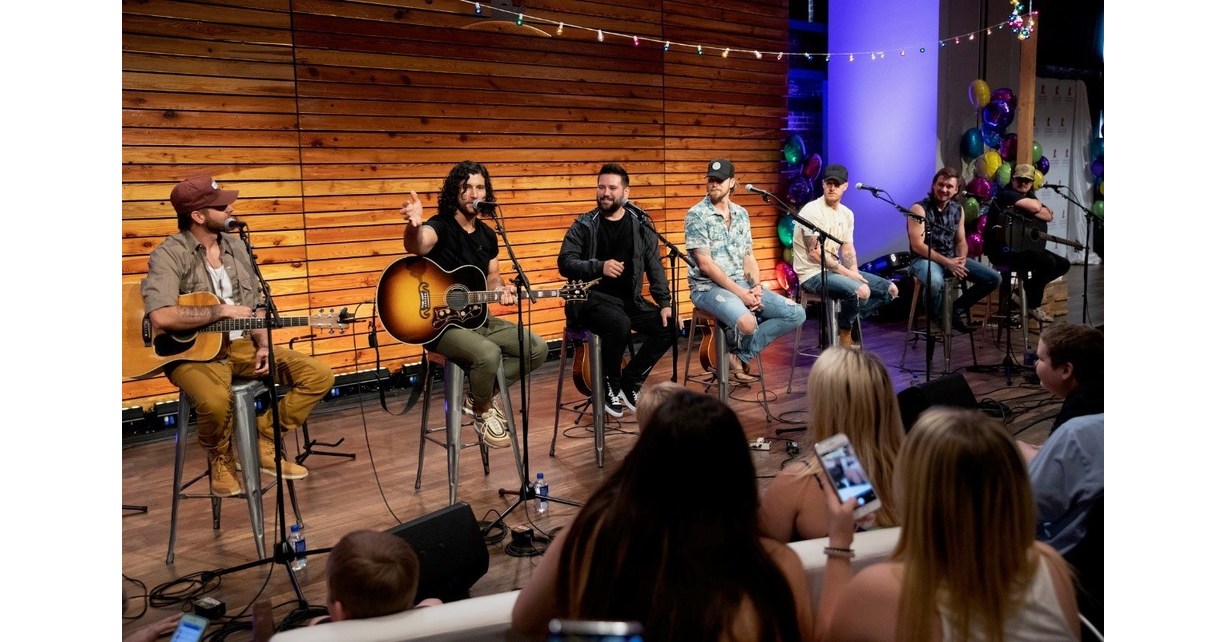 Florida Line hosts surprise performance at St. Jude Children's