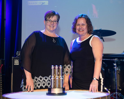 Jody Johnson (l.) with 2018 - 2019 AMCTO President Angela Morgan (r.) (CNW Group/Association of Municipal Managers, Clerks and Treasurers of Ontario (AMCTO))