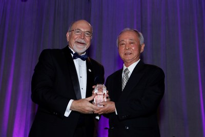 Olympus visionary Hiroshi Ichikawa (right) received the first-ever Industry Service Award from the American Society for Gastrointestinal Endoscopy (ASGE) at the 2019 Crystal Awards Ceremony held at the U.S. Grant Hotel in San Diego on Sunday, May 19, presented by ASGE President Steven A. Edmundowicz, MD, FASGE (left). The award recognizes Mr. Ichikawa’s work with leading U.S. endoscopists and the ASGE to support and advance endoscopy education and the development of new endoscopic technologies.