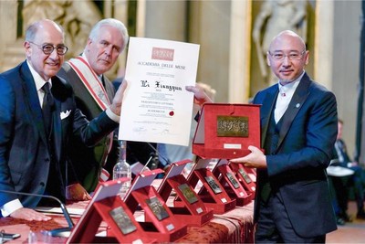 Chinese Sculptor Li Xiangqun Won the 54th Florence International Muse Award