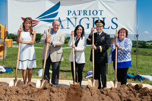 Governor Mike Huckabee and Patriot Angels' Suzette Graham Groundbreaking