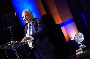 Martin Wolf, chief economics commentator of the Financial Times, received the Lifetime Achievement Award at the 2019 Loeb Awards.