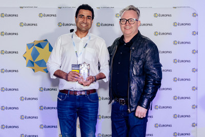 Infobip's Nikhil Shoorji receiving the award and Mike Butcher, organizator and founder of the Europas