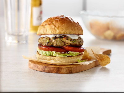 Award-winning Certified Master Chef Ron DeSantis, writer and principal advisor of the consulting firm CulinaryNXT, delivers something unexpected with the Guacamole Turkey Burger topped with Sour Cream Aioli and featuring a guacamole-infused, handmade ground turkey patty.