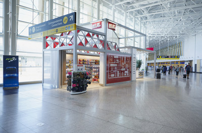 Boutique de commodité Relay en zone publique à YQB. (Groupe CNW/Aéroport de Québec)