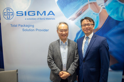 Dr. ZC Chen, Chairman and CEO of BenQ Materials Corp., along with David Chien, Director General, Taipei Economic and Cultural Office in Miami, greet visitors at booth where product demonstrations for the SIMO (NPWT) System debut to provide healing for wound care patients outside of traditional medical facilities moving patients from hospital to home faster.