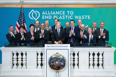 David Taylor, Chairman of the Board, President and CEO of Procter & Gamble and Chairman of the Alliance to End Plastic Waste rings closing bell of the New York Stock Exchange along with other members of the Alliance to End Plastic Waste.