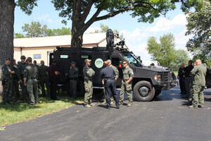 Aurora Police Chief thanks Alarm Detection Systems for donation of tactical robot and cold-weather gear