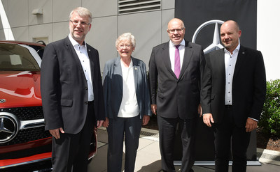 Daimler press photo, German Federal Minister for Economic and Energy Affairs visits Mercedes-Benz plant Tuscaloosa. Left to right: 1. Michael Göbel, Head of Production SUV/Sports Cars and President & CEO of Mercedes-Benz U.S.-International (MBUSI); 2. Kay Ivey, Governor of Alabama; 3. Peter Altmaier, German Federal Minister for Economic and Energy Affairs; 4. Jörg Burzer, Member of the Divisional Board Mercedes-Benz Cars, Production and Supply Chain