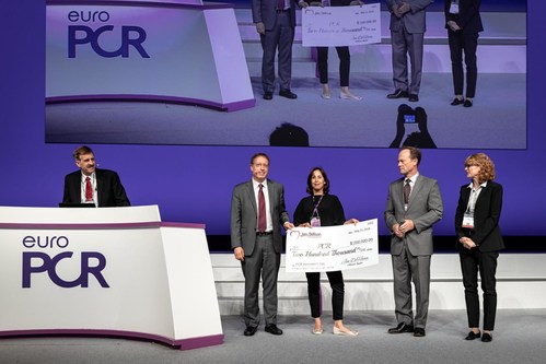 Sigal Eli and Giora Weisz of Filterlex Medical receives the Best Innovation Award at the EuroPCR 2019 for the CAPTIS Embolic Protection Device for TAVR