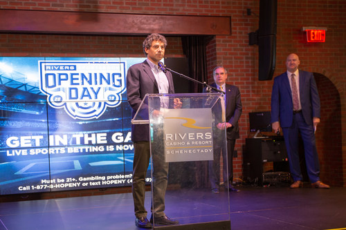 (L to R) Rush Street Gaming Co-Founder and CEO, Greg Carlin; Schenectady, New York Mayor, Gary McCarthy; Rivers Casino & Resort Schenectady General Manager, Justin Moore
