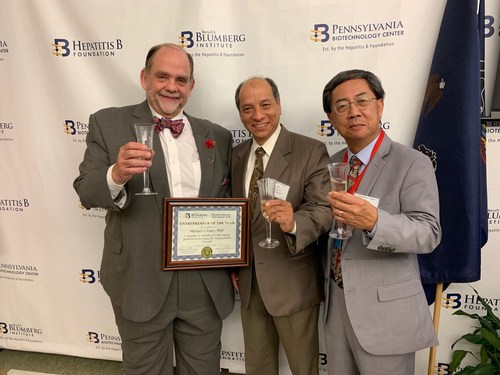 L to R: Michael Daley, CEO, OrthoGenRX, Dr. David Toledo, Chief Product Development Officer, OrthogenRx and Dr. Patrick Y-S. Lam, Blumberg Institute Distinguished Professor and Principal Investigator, celebrate OrthoGenRX's Entrepreneur of The Year Award