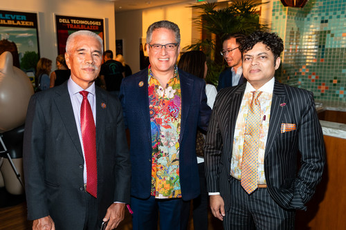 Former President of Kiribati, HE Anote Tong with Senator J. Kalani English (Hawaii) and President & CEO of BayEcotarium, George Jacob. Credits: Drew Alitzer