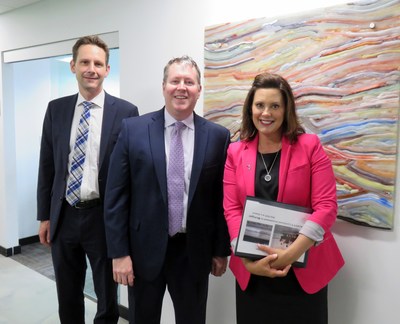 Governor Gretchen Whitmer (right) visits with Wacker Chemical Corporation President & CEO David Wilhoit (center) and R&D Director Dr. Christoph Briehn (left).