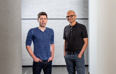 Sam Altman, CEO da OpenAI (à esquerda) e o CEO da Microsoft, Satya Nadella.