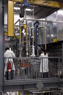 Technicians operate a two-story reactor with over 1,300 liters capacity at Nanosys’ expanded Quantum Dot manufacturing facility in Silicon Valley, California. Technicians operate a two-story reactor with over 1,300 liters capacity at Nanosys’ expanded Quantum Dot manufacturing facility in Silicon Valley, California.