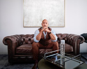 Dwayne Johnson et VOSS Water annoncent un partenariat stratégique