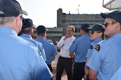 Minister Wilkinson meets the Captain and crew of the CCGS Limnos, the Canadian Coast Guard Ship dedicated to Great Lakes science at its home port in Burlington, Ontario. (CNW Group/Fisheries and Oceans Central & Arctic Region)