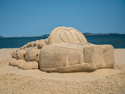 This larger-than-life sand sculpture is a replica of WHIMZEES’ famous alligator-shaped dental chew for dogs to remind pet parents to keep pet dental health top of mind this summer. It was constructed at the Revere Beach International Sand Sculpting Festival.