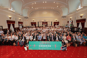 President Tsai awards the winning teams in the 2019 Presidential Hackathon finals, demonstrating the openness of Taiwan's commitments to open government open data and strength of applied social innovation