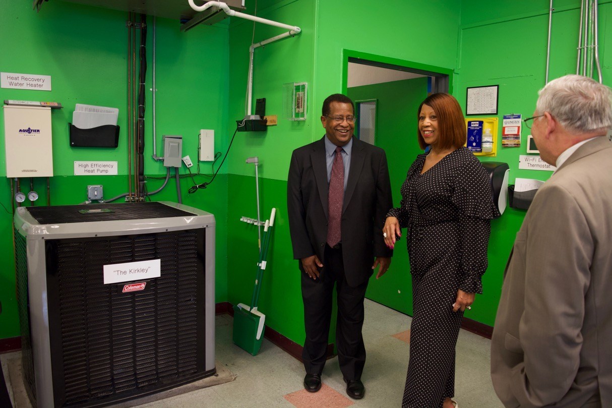 Lincoln Tech Hosts Lt Governor Sheila Oliver At Union Campus