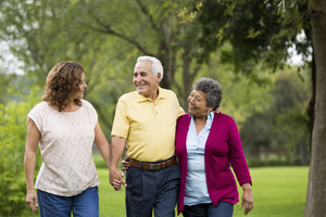 AARP lanza nuevo programa para apoyar a los cuidadores de familia en Los Ángeles, Ayudando a Quien Ayuda™