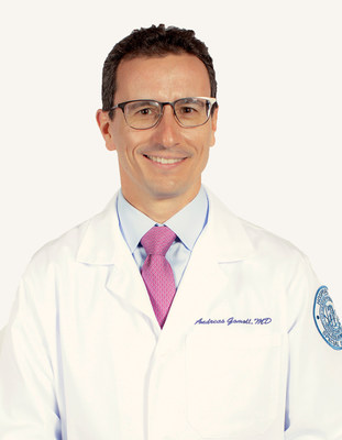 Prof. Andreas Gomoll performs first Agili-C&trade; implantations at Hospital for Special Surgery, NYC (PRNewsfoto/CartiHeal)