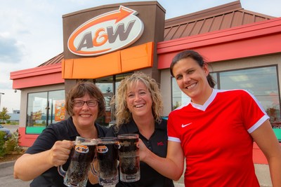 A&W Canada et Christine Sinclair convient les Canadiens au Rendez-vous A&W pour stopper la SP (Groupe CNW/Services alimentaires A&W du Canada Inc.)