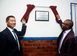 Un centre informatique offert par Hengtong Aberdare a été lancé à Siqongweni