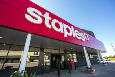 Staples Canada opens the Working and Learning Store concept in Oakville, featuring a new coworking space, thousands of new products and elxr juice lab (CNW Group/Staples Canada ULC)