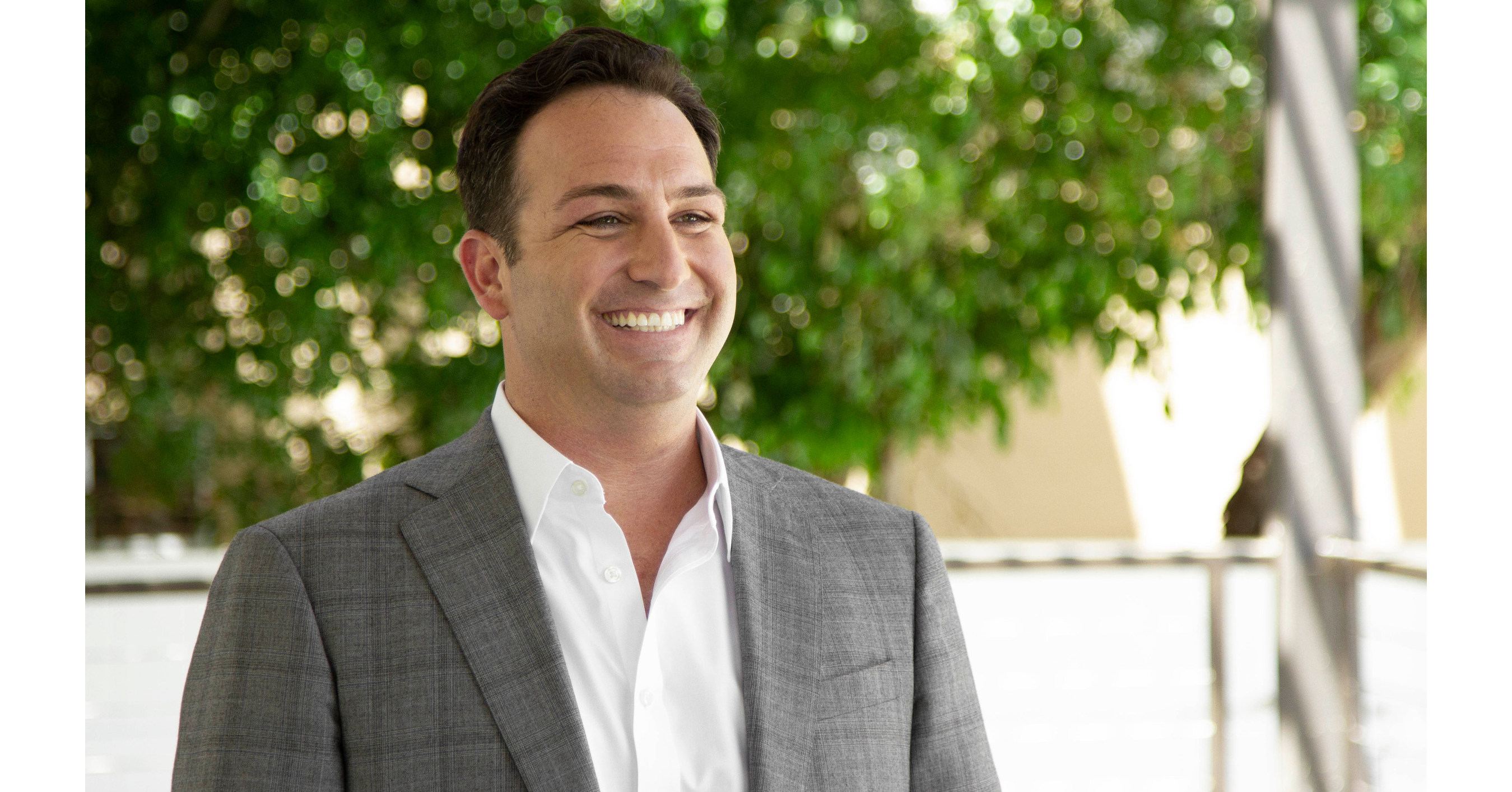 CENTURY 21 AA Realty Agent Wins "Relentless Agent Award" For Delivering