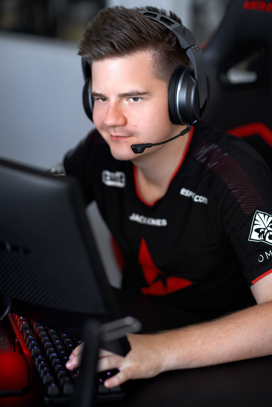 Turtle Beach's all-new Elite Atlas Aero, the ultimate wireless gaming headset for PC gamers and streamers, being worn by Astralis' Peter "dupreeh" Rothmann