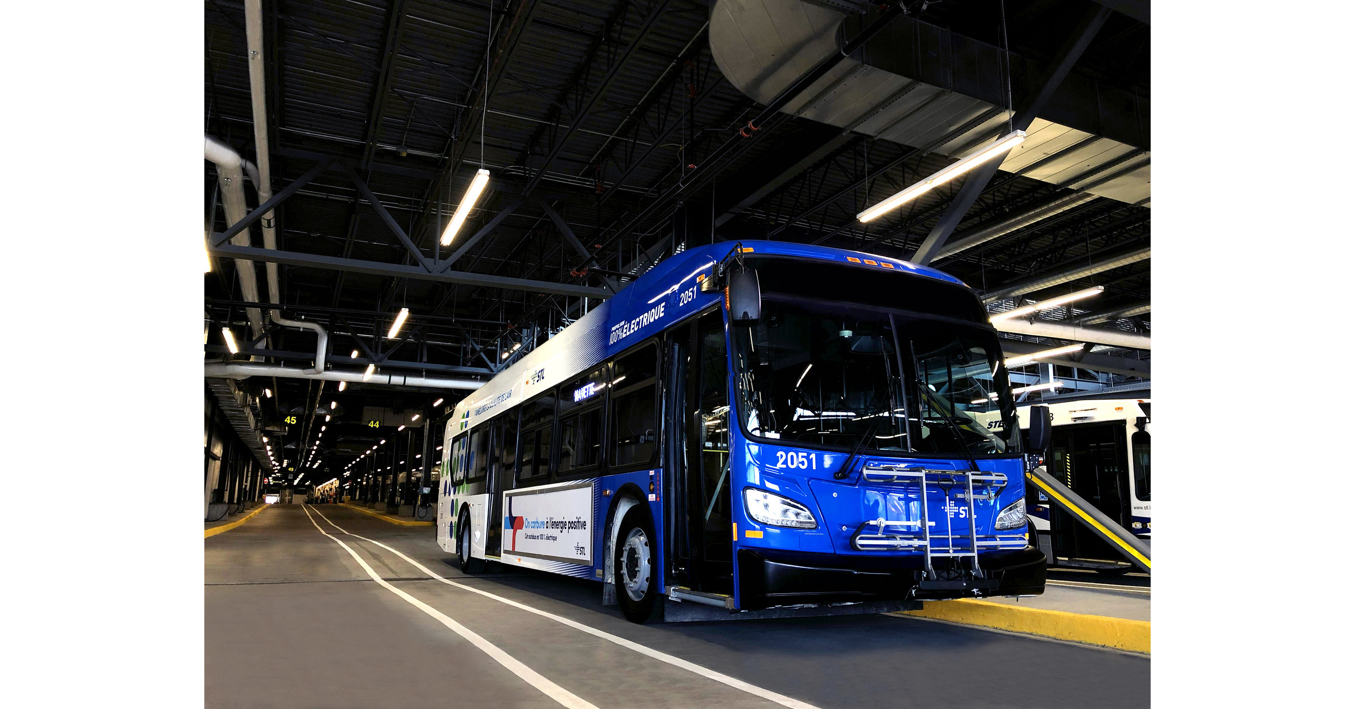 Publictransit electrification in Québec STL unveils Québec's first