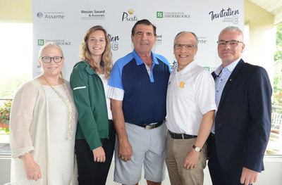 Catherine B. Bachand, directrice gnrale et chef de la direction du Service des relations avec les diplmes et diplms, Emma Bergeron, athlte en volleyball du Vert & Or et tudiante au baccalaurat en enseignement au prscolaire et au primaire, Serge Savard, ancien capitaine et ex-directeur gnral des Canadiens de Montral et prsident de la Corporation tudes-sports de l'UdeS, Pierre Cossette, recteur de l'UdeS et Luc Lafrance, entraneur de l'quipe d'athltisme du Vert & Or.
Crdit photo: Judith Gauthier. (Groupe CNW/Universit de Sherbrooke)