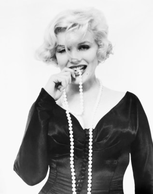 The white-bead necklace worn by Marilyn Monroe