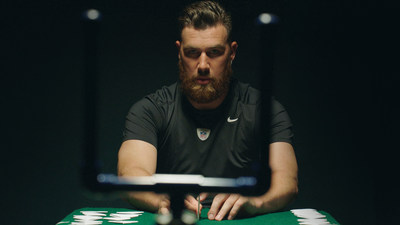 Travis Kelce Concentrates on Uprights During Inaugural Pepsi Paper Football Championship