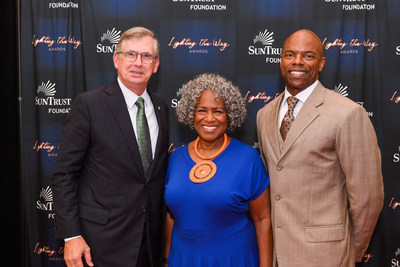 (From left to right) Bill Rogers, Chairman and CEO, SunTrust Bank, and Chairman, SunTrust Foundation; Monica Kaufman Pearson, renowned Atlanta television broadcast journalist; and Stan Little, President, SunTrust Foundation, honor the winners of the SunTrust Foundationâ€™s Lighting the Way Awards.