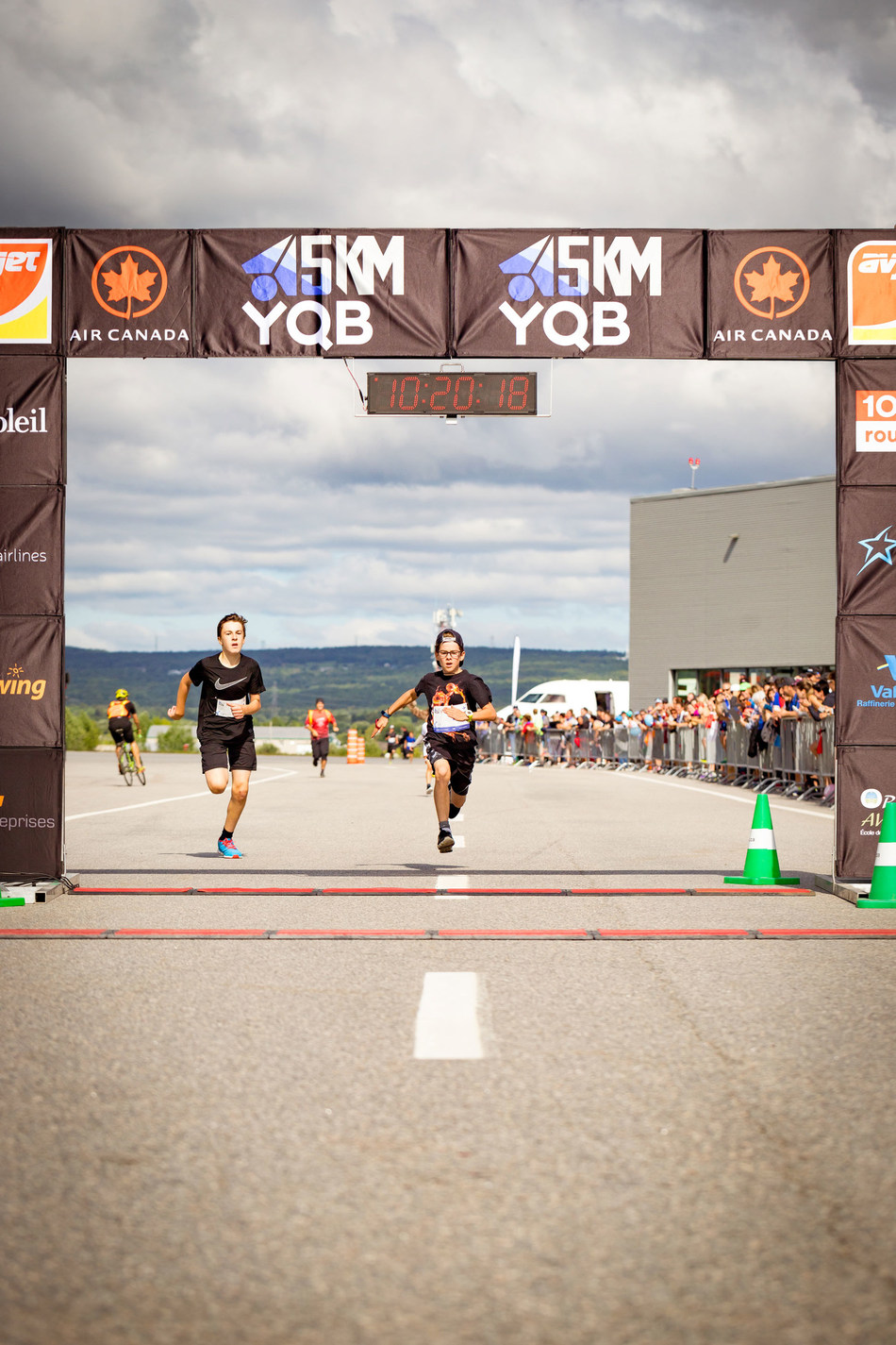 Arrivals - 1,5 KM (CNW Group/Aéroport de Québec)