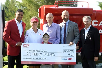 CP’s Executive Vice-President and Chief Financial Officer Nadeem Velani is joined by Golf Canada CEO Laurence Applebaum, Golf Canada President Charlie Beaulieu and Canadian golf hall of famer and CP Ambassador Lorie Kane to present a record-breaking cheque to SickKids President and Chief Development Officer Kevin Goldthorp and CP Child Ambassador Kyle Hayhoe. (CNW Group/Canadian Pacific)
