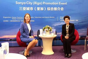 Sanya, China präsentiert sich Riga, Lettland, als visumfreies Reiseziel für Touristen